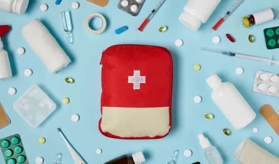 Czego nie powinna zawierać apteczka pierwszej pomocy, aby być bezpieczną?