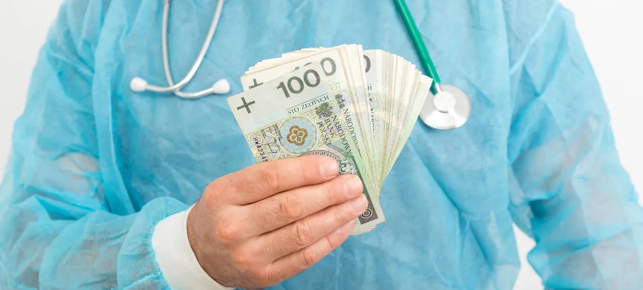 Ile zarabia lekarz pogotowia? Zaskakujące różnice w wynagrodzeniu